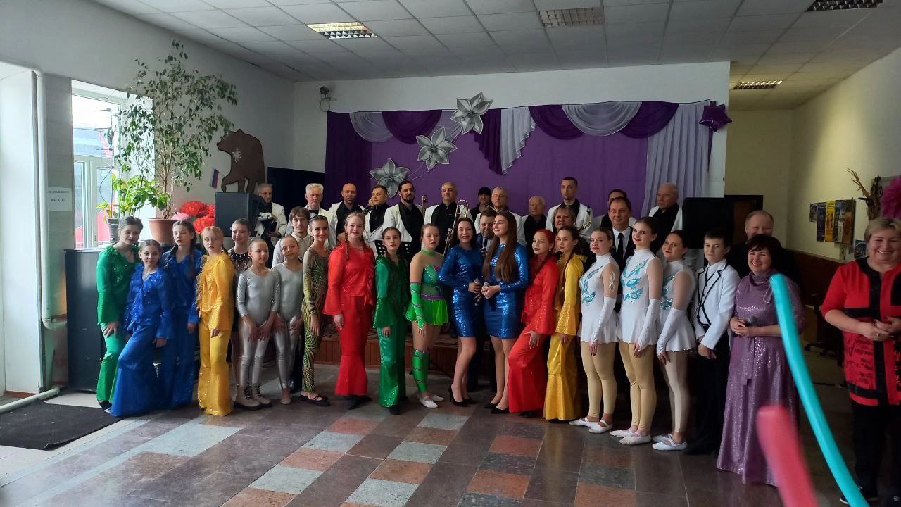 Артисты выездной бригады донецкого цирка «Космос» выступили в Безыменном.