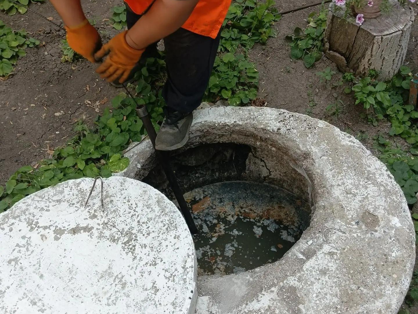 Служба водоотведения Тельмановского водоканала выполнила аварийные заявки.